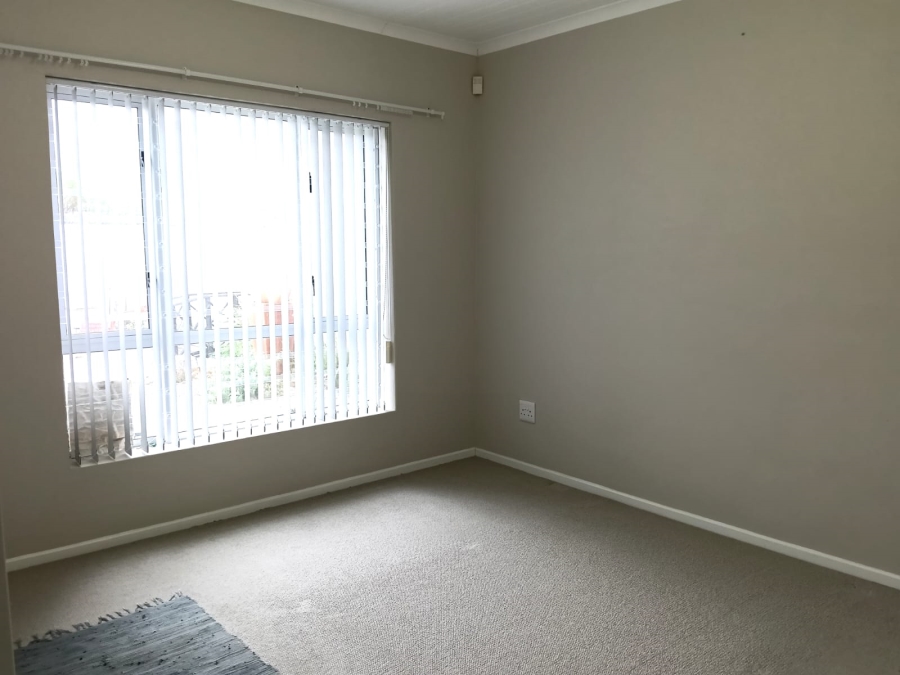 To Let 3 Bedroom Property for Rent in Sandbaai Western Cape